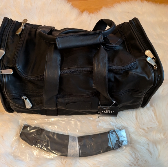 NEW The SHARPER IMAGE Length Duffel Weekender Travel Carry On Suitcase Black 20”